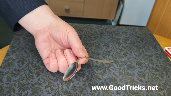 How to bend and restore a spoon as if by magic.